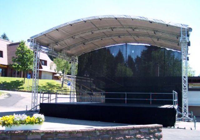 Rundbogenbühne