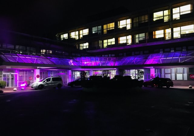 Klinikum Mittelbaden Beleuchtung World Pancreatic Cancer Day Klinik Krankenhaus Baden-Baden