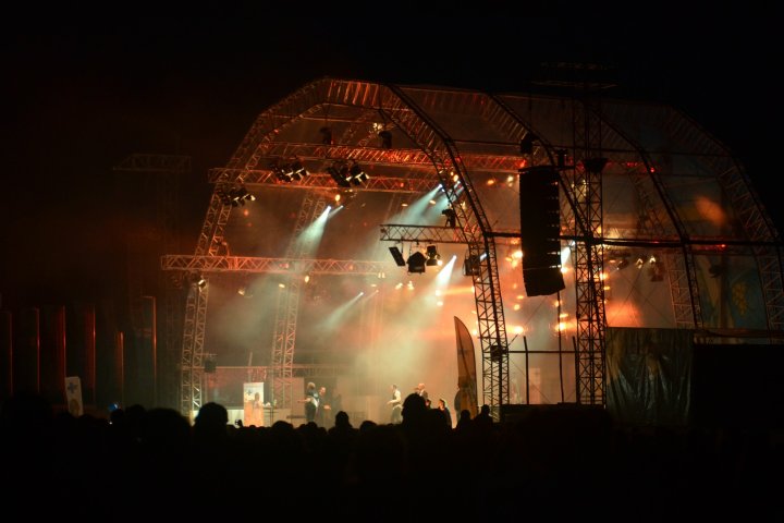 Bühne Polygonbühne