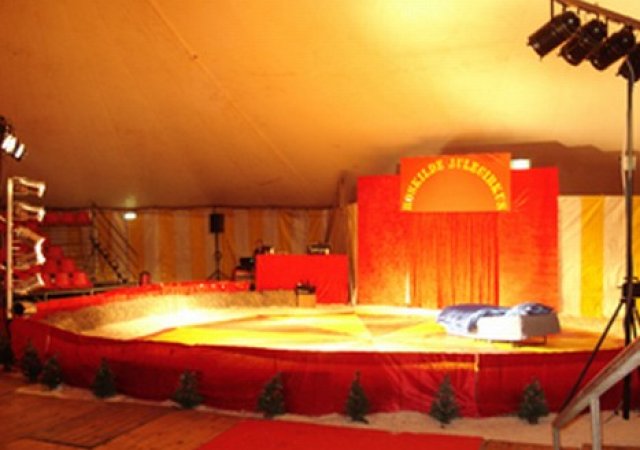 Weihnachtszirkus Roskilde Dänemark - Manege