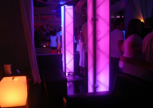 Traversentower beleuchtet